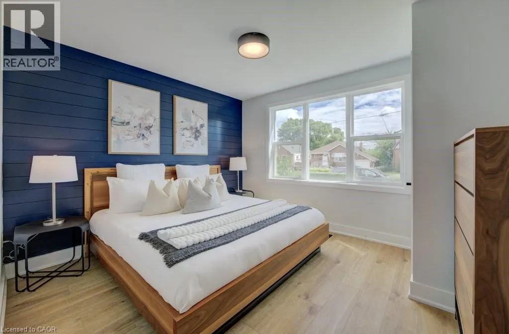 28 BARONS Avenue S
