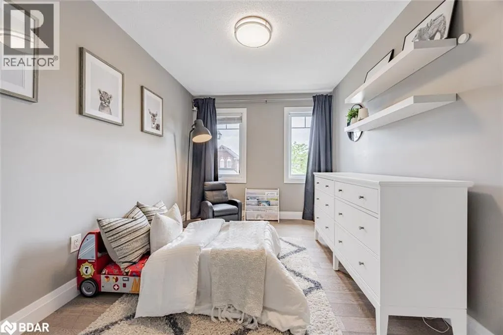 439 ZUEST Crescent