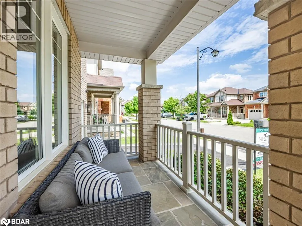 439 ZUEST Crescent