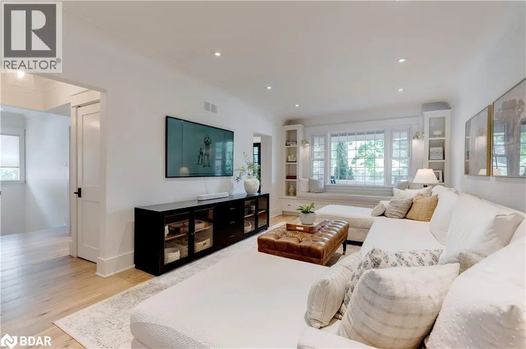 41 FAIRWOOD Place E
