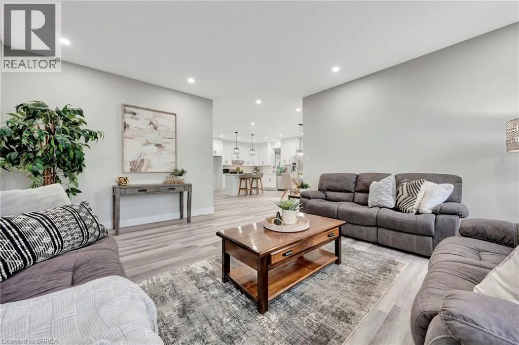 64 QUEEN Street W