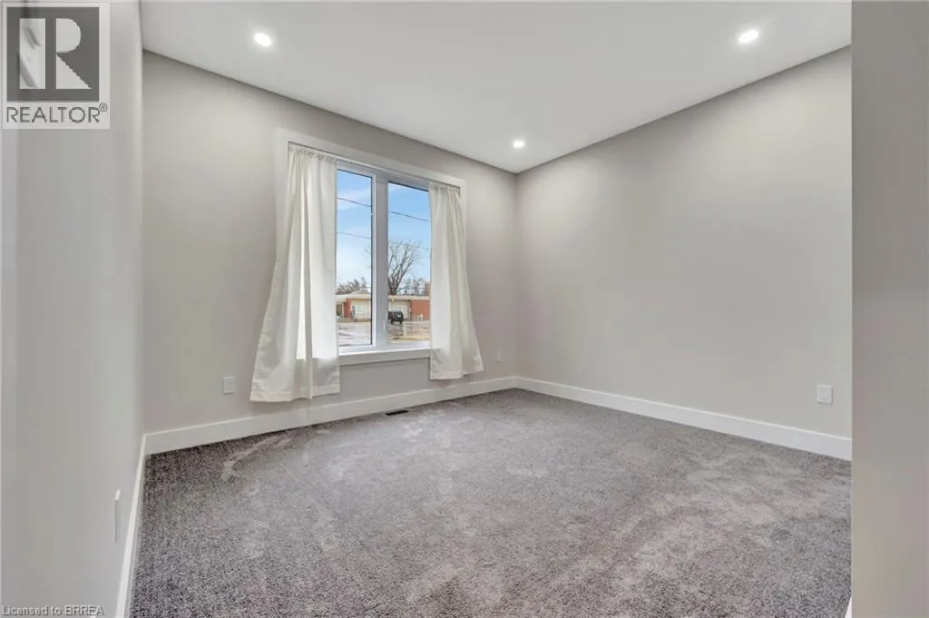 64 QUEEN Street W