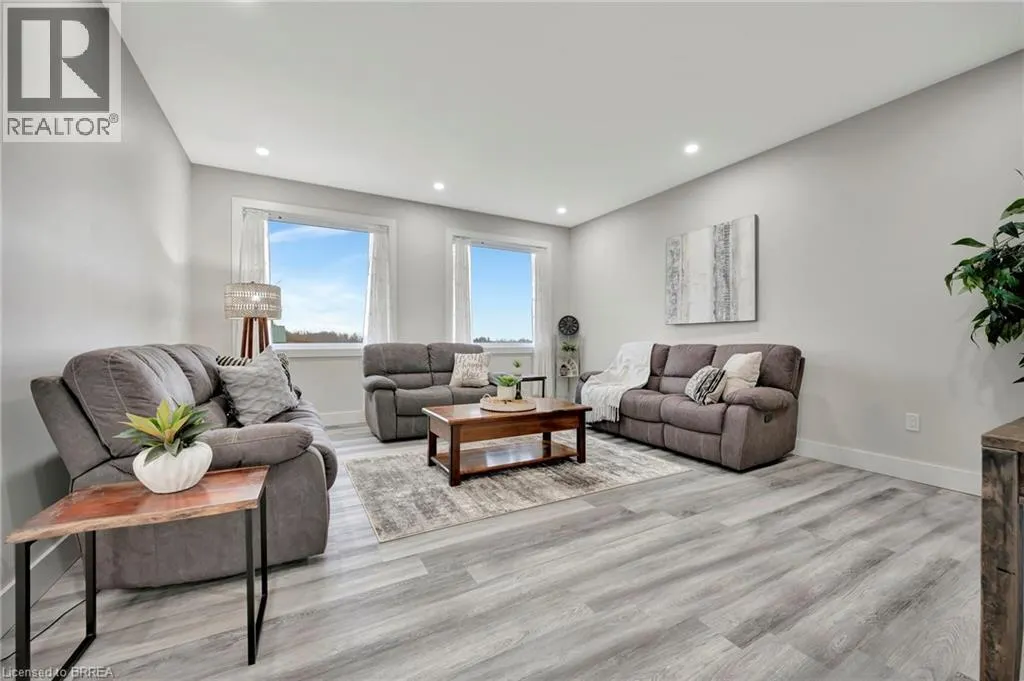 64 QUEEN Street W