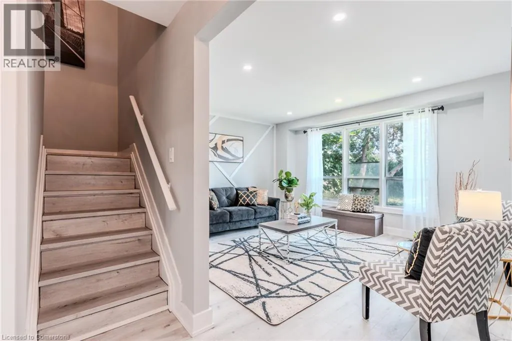 10 GRASSMERE Court
