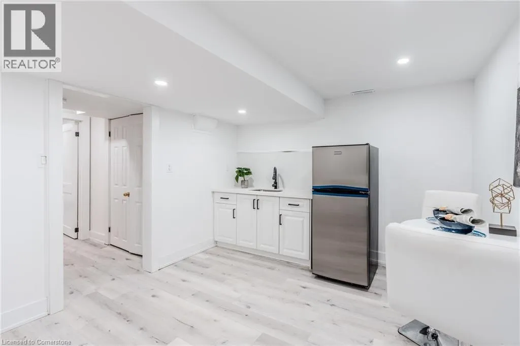 10 GRASSMERE Court