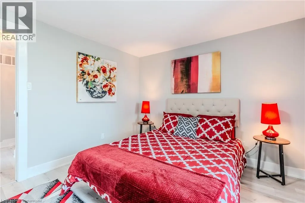 10 GRASSMERE Court