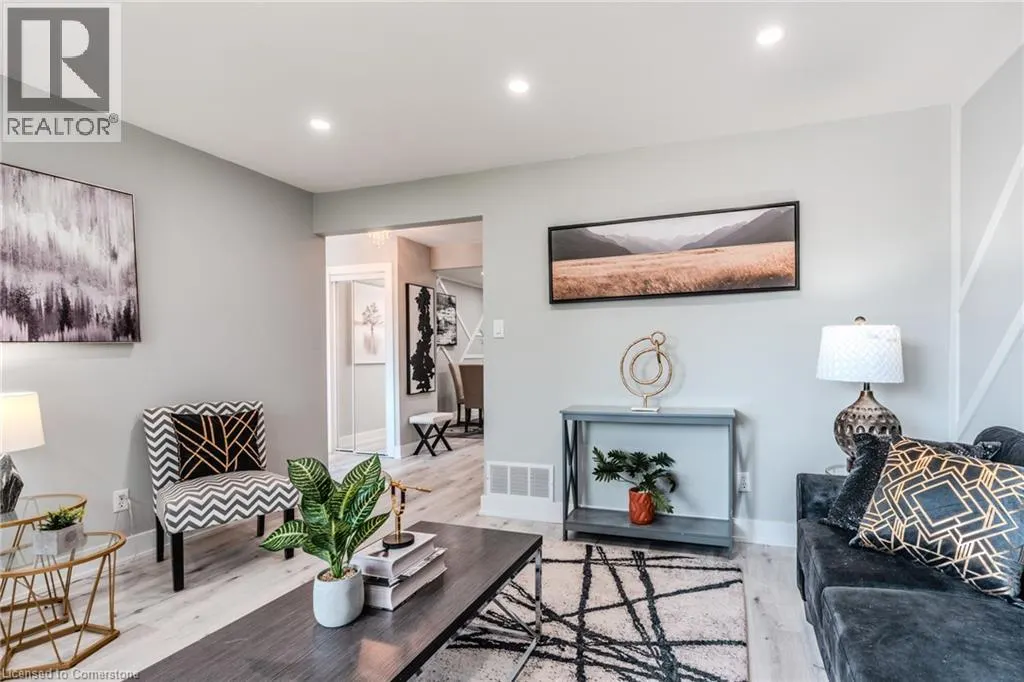 10 GRASSMERE Court
