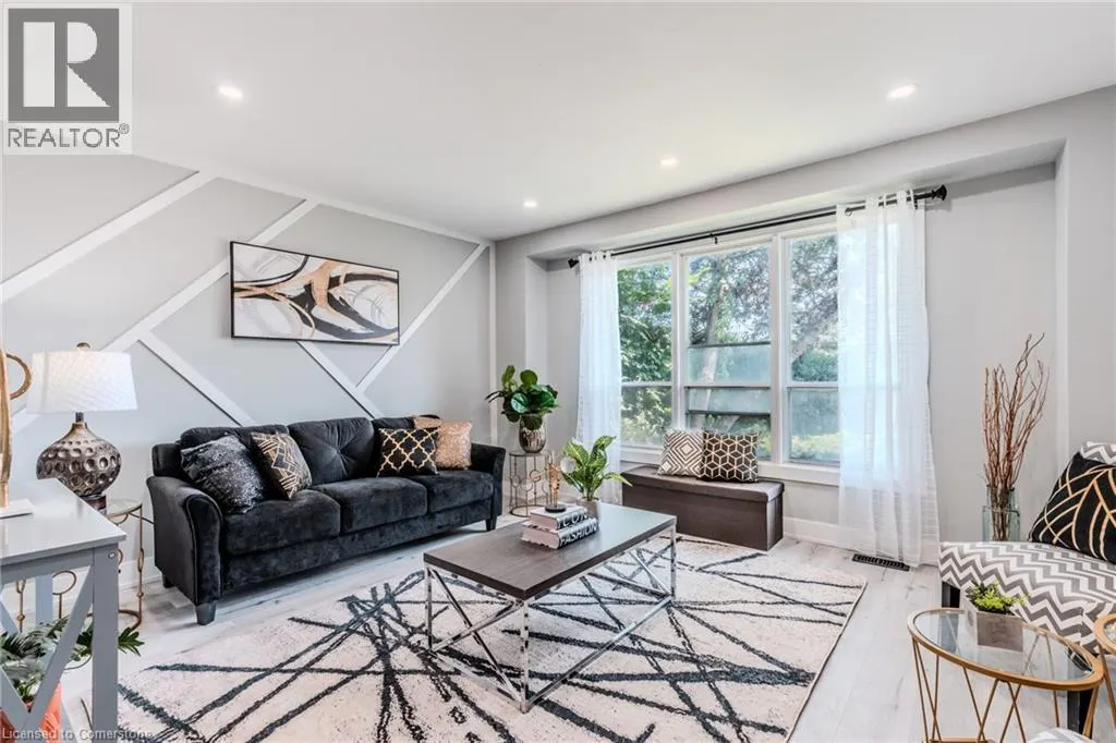10 GRASSMERE Court