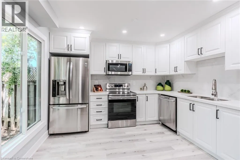 10 GRASSMERE Court