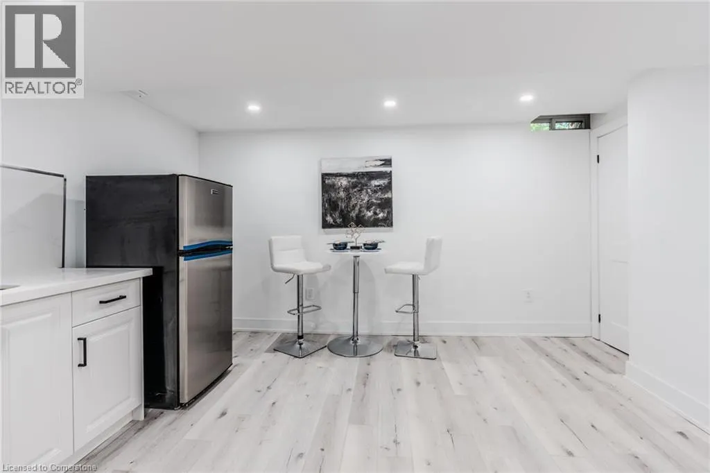 10 GRASSMERE Court