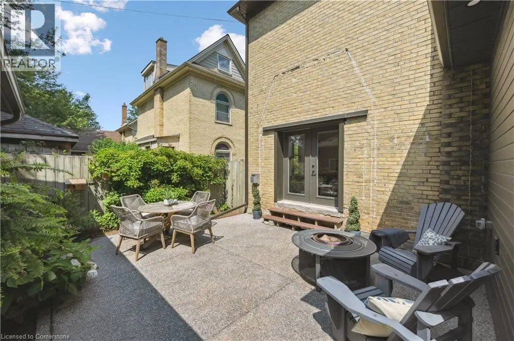 13 RIVERSIDE Drive W