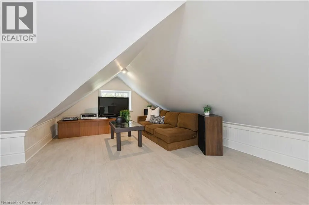 13 RIVERSIDE Drive W