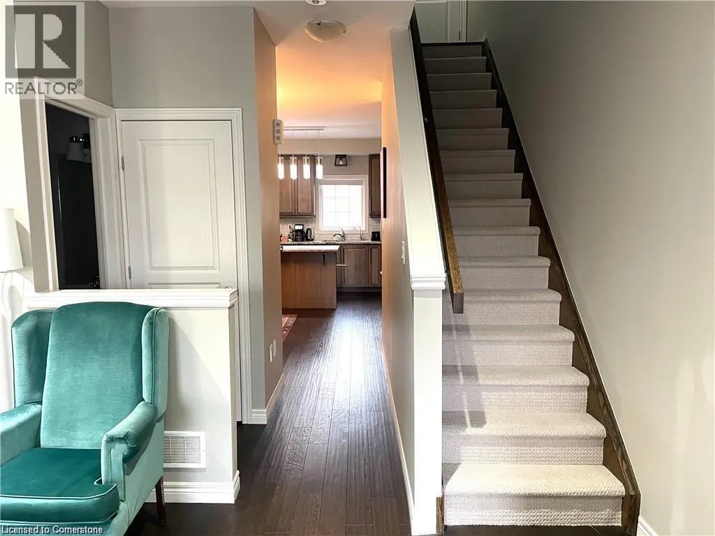 94 ROBERT PEEL Road Unit# UPPER, #UPPER