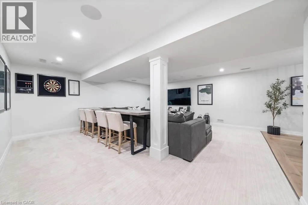 89 LLOYMINN Avenue