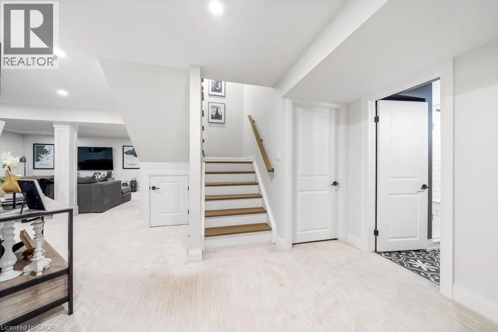 89 LLOYMINN Avenue