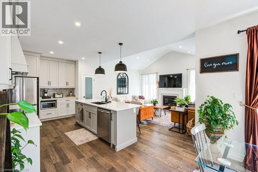 111 LIVINGSTON Drive