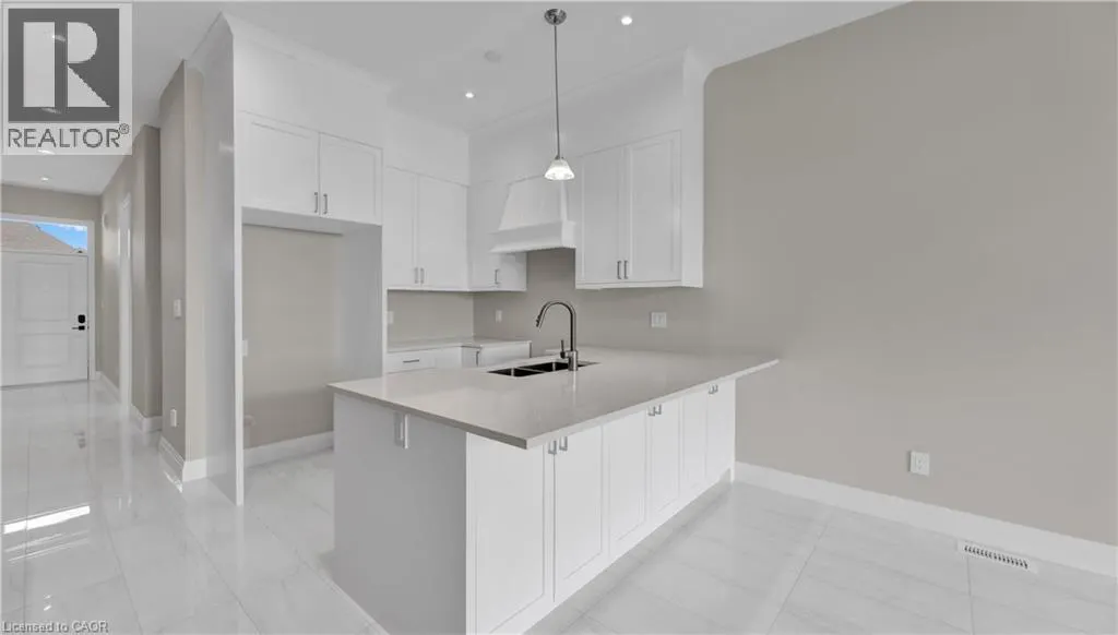 800 GARDEN COURT Crescent