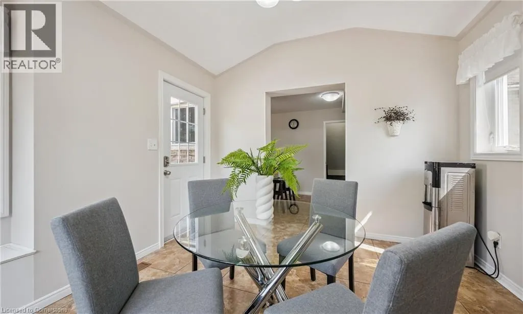 136 ST JEROME Crescent