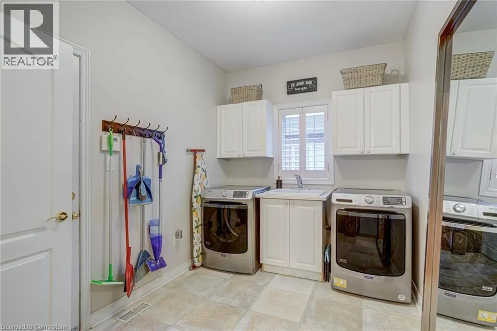 2372 RAVINE Gate