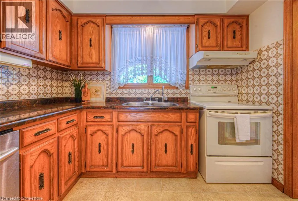641 BLACK OAK Crescent