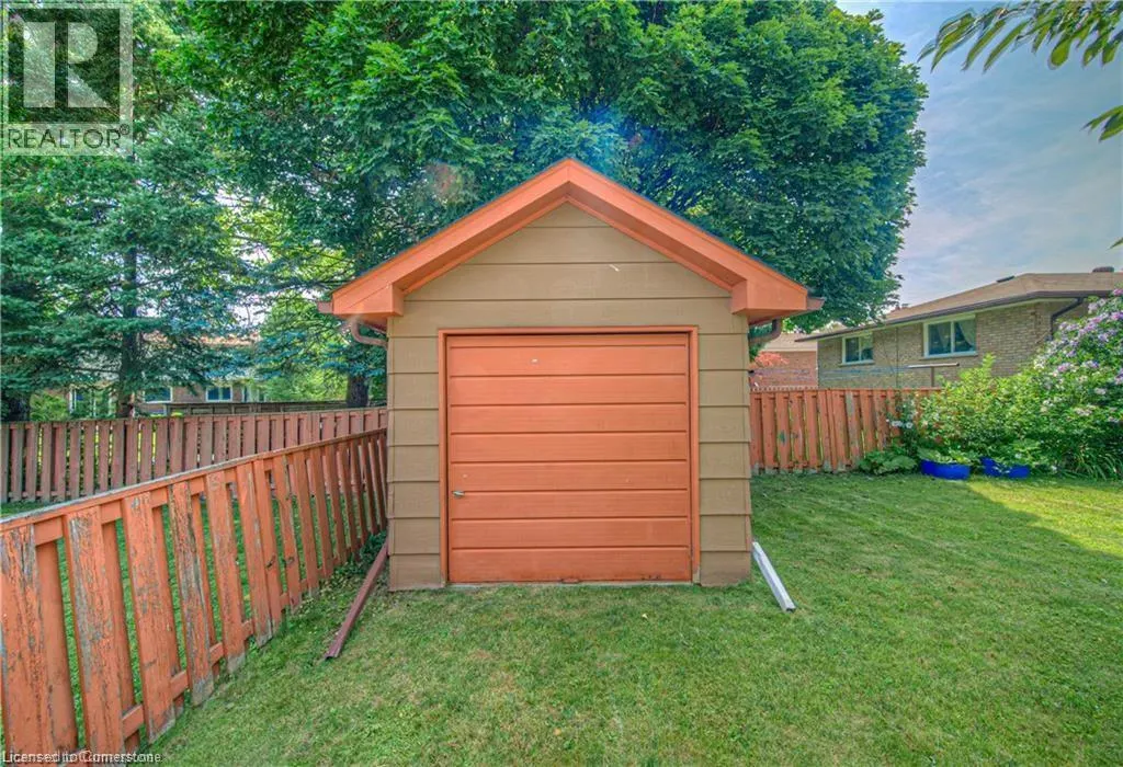 641 BLACK OAK Crescent
