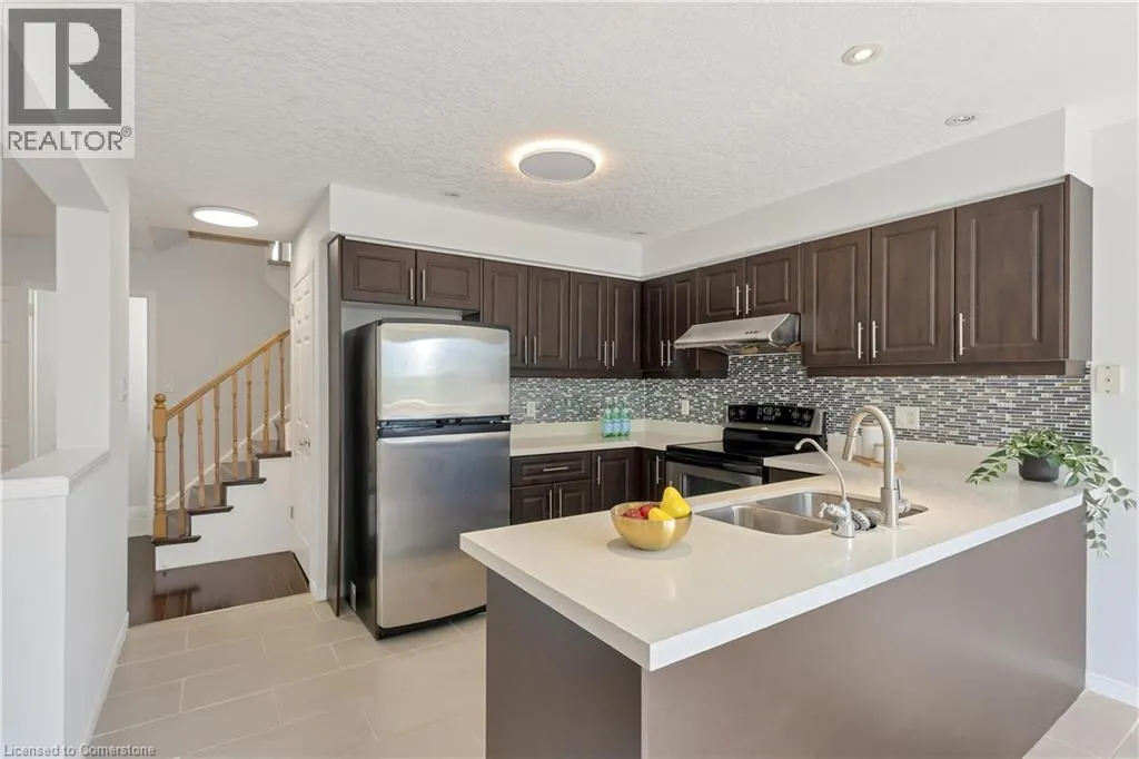 205 HOLBEACH Crescent