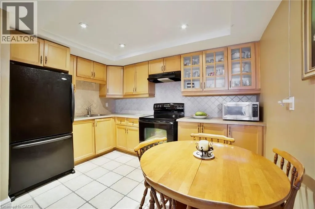 8 WOODMAN Drive S Unit# 808, #808