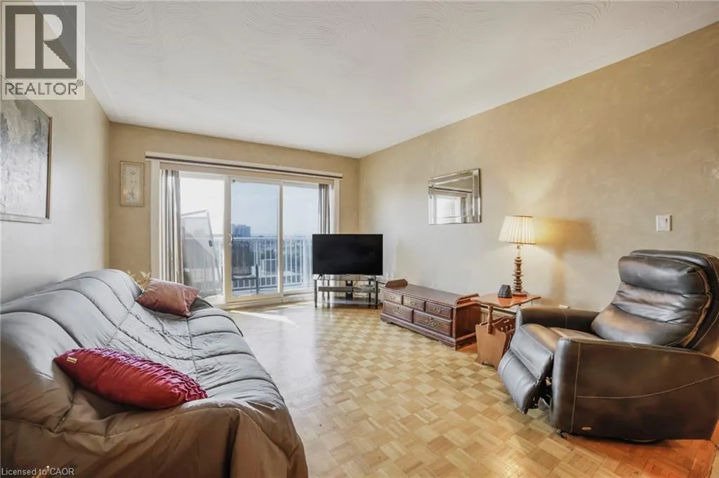 8 WOODMAN Drive S Unit# 808, #808