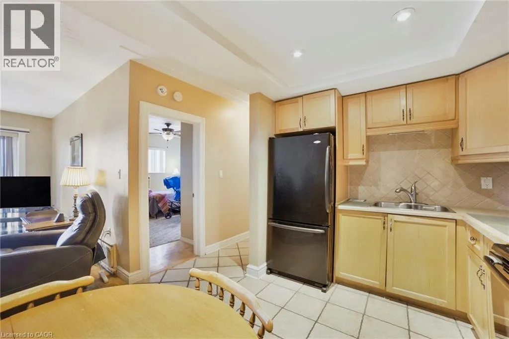 8 WOODMAN Drive S Unit# 808, #808