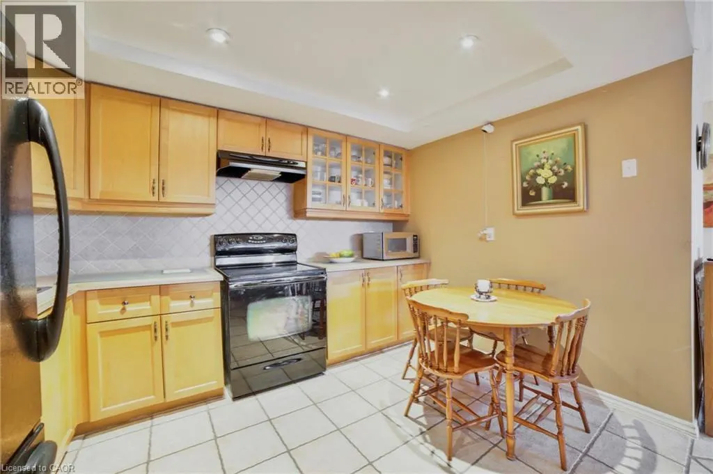 8 WOODMAN Drive S Unit# 808, #808