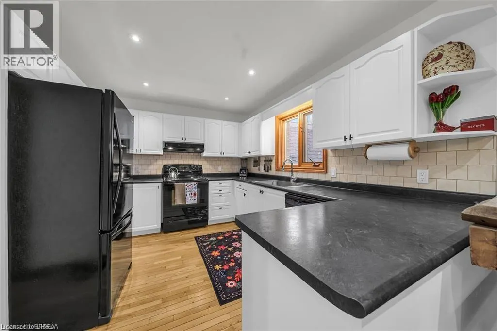 38 GRAND RIVER Street S