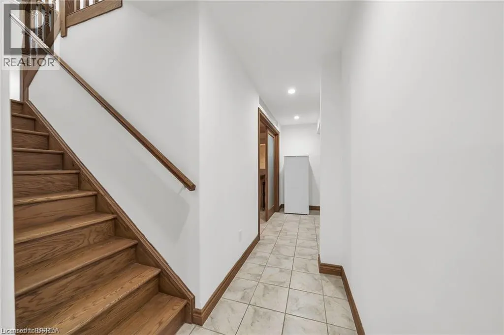 38 GRAND RIVER Street S