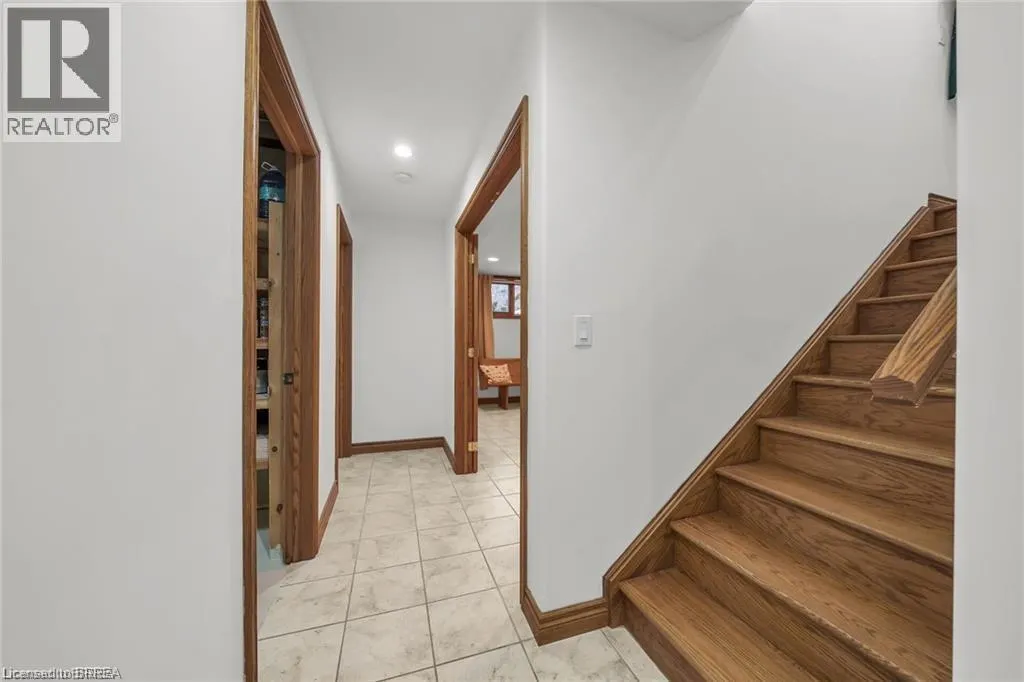 38 GRAND RIVER Street S