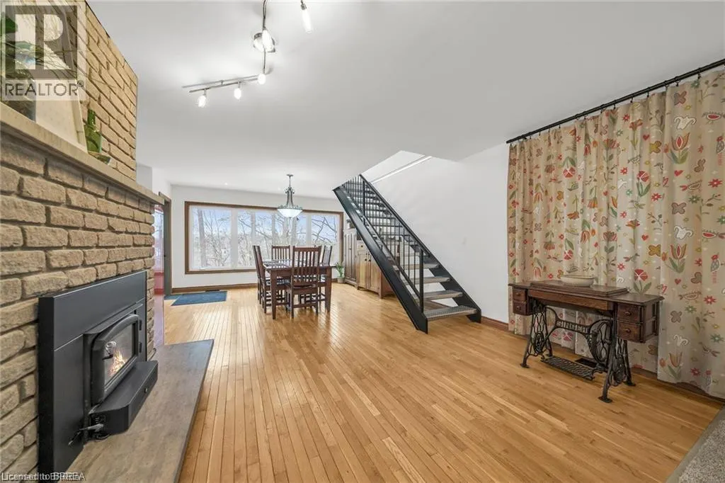 38 GRAND RIVER Street S