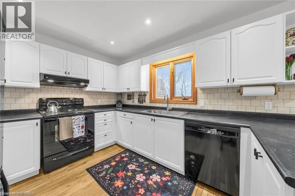 38 GRAND RIVER Street S