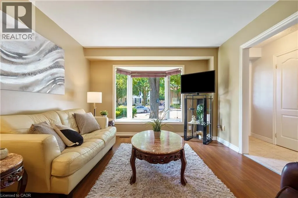 10 GLEN EDEN Court