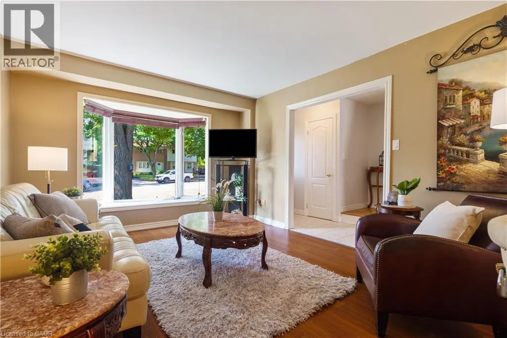 10 GLEN EDEN Court