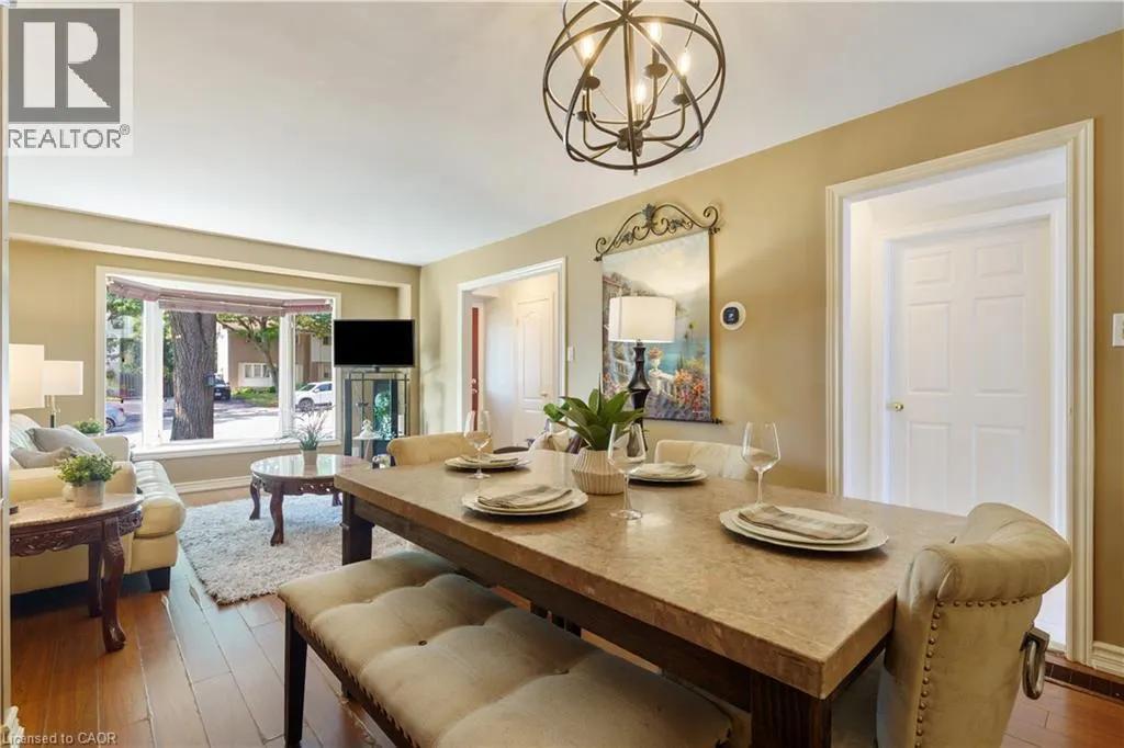 10 GLEN EDEN Court