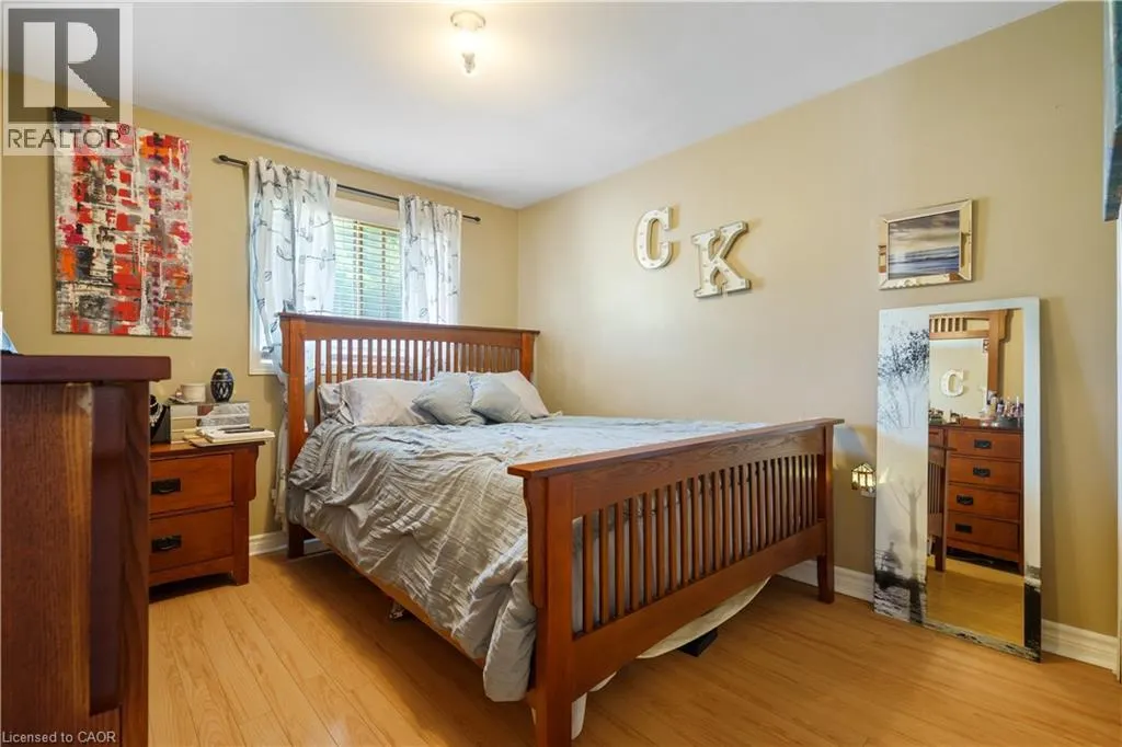 10 GLEN EDEN Court