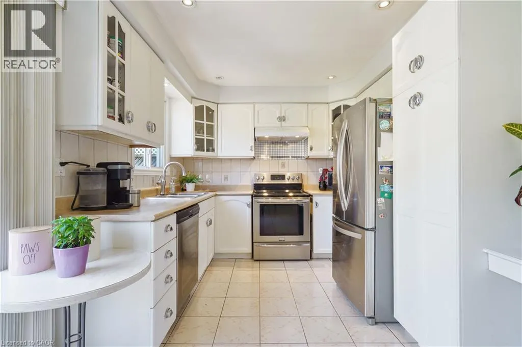 10 GLEN EDEN Court