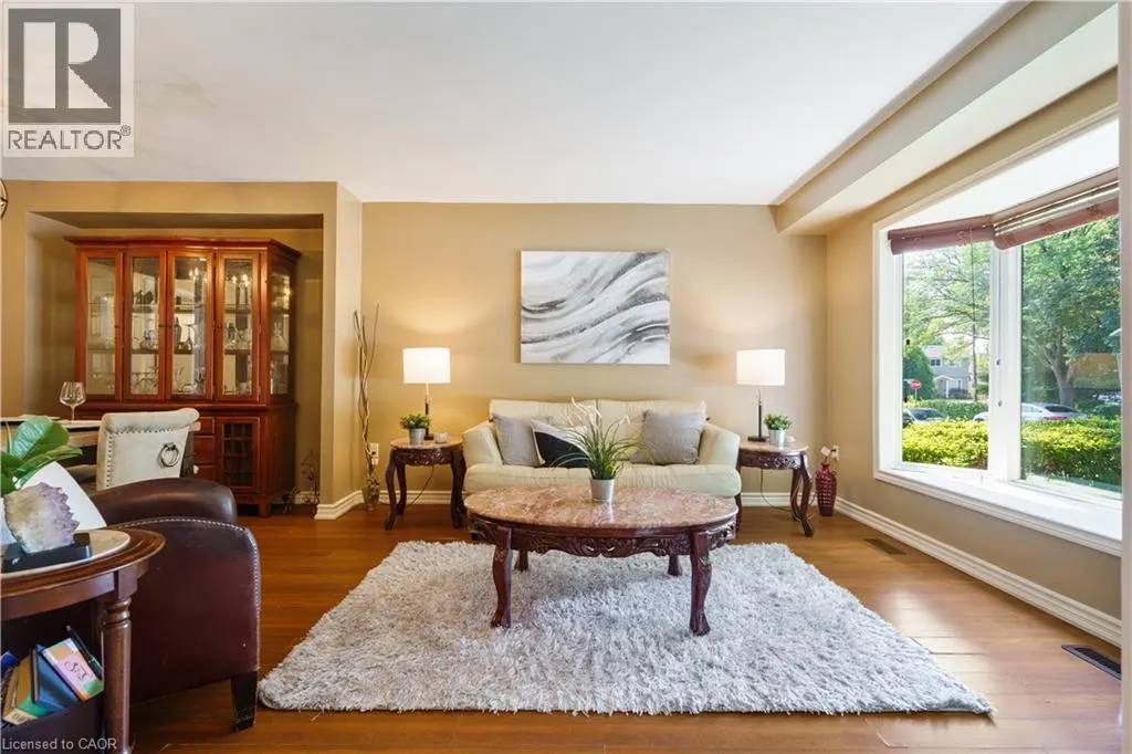 10 GLEN EDEN Court