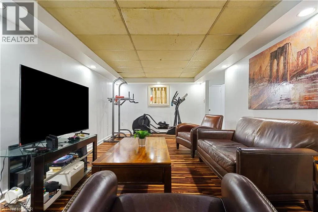 10 GLEN EDEN Court