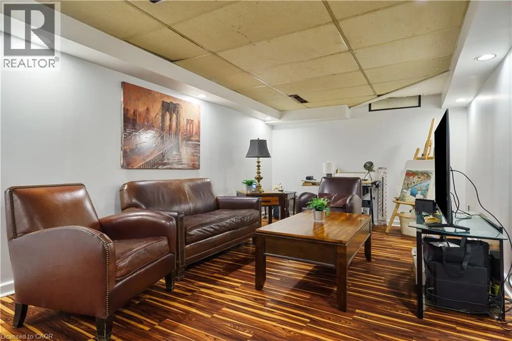 10 GLEN EDEN Court
