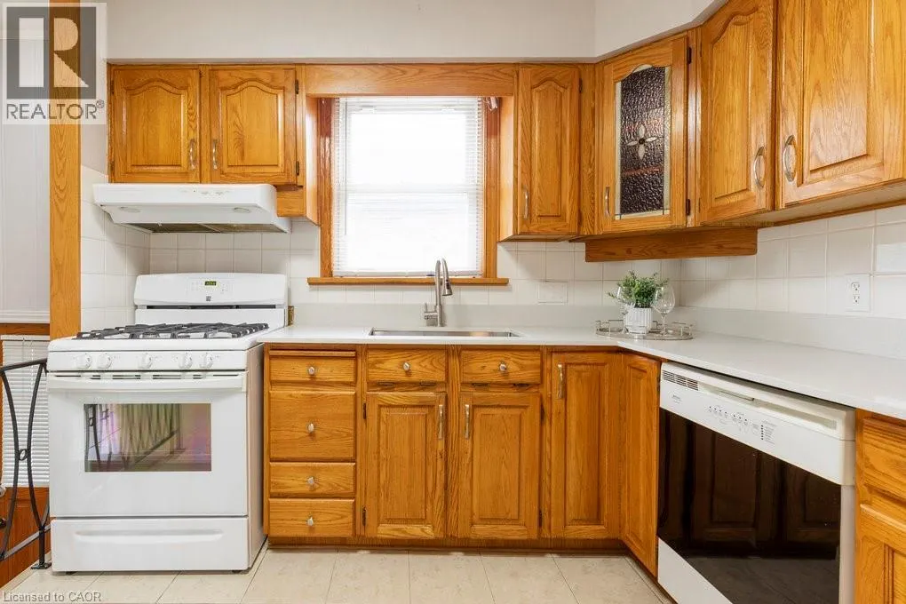 169 EAST 32ND Street