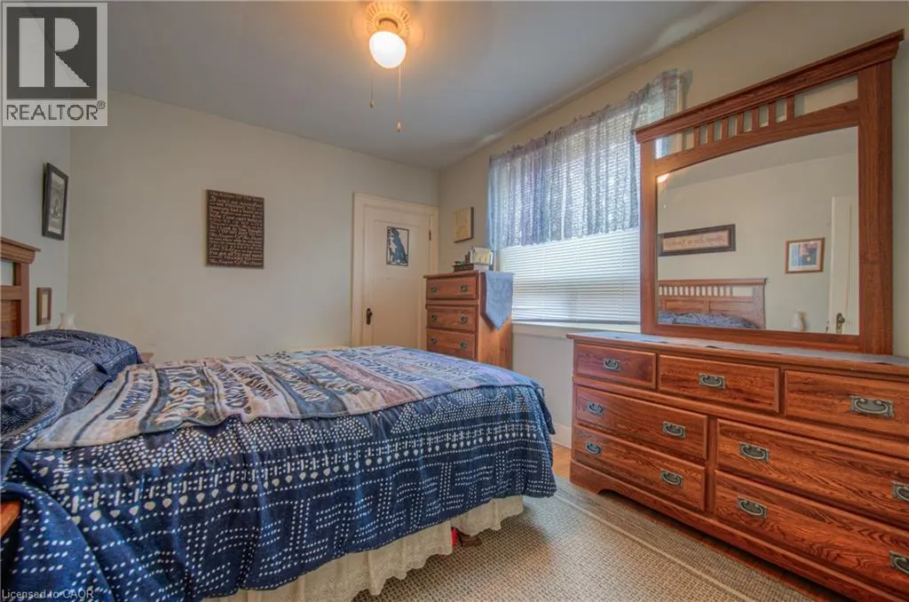 14 BARONS Avenue S