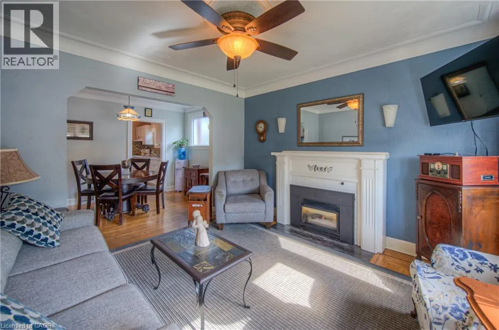 14 BARONS Avenue S