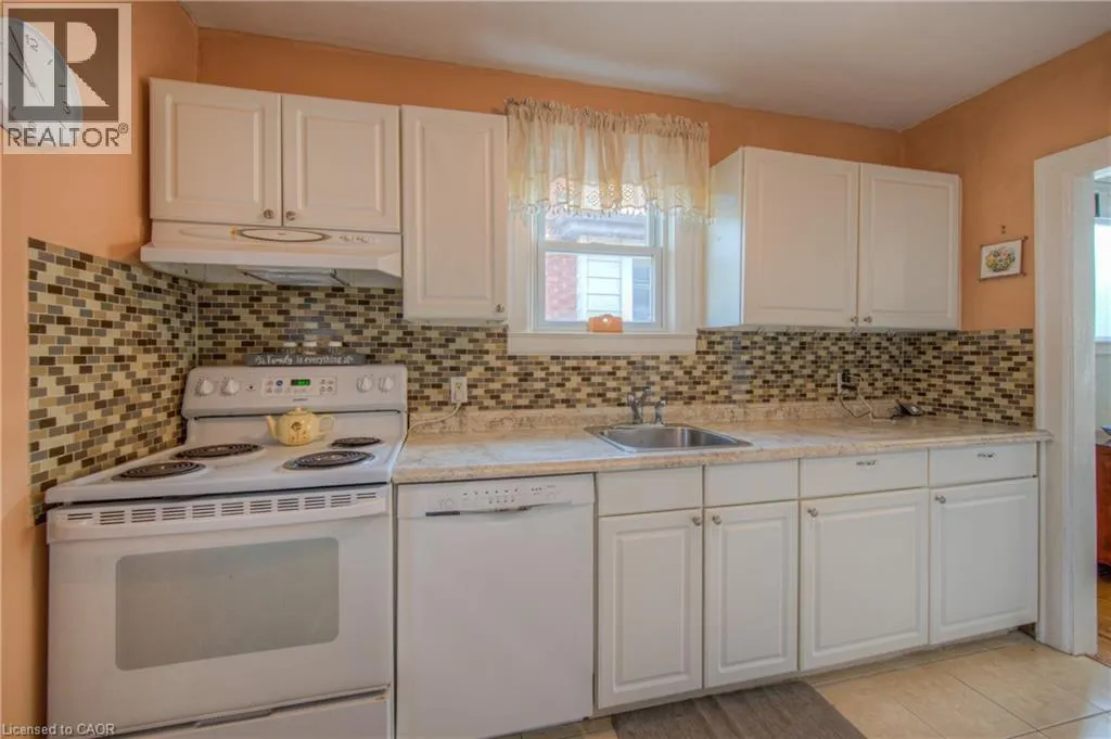 14 BARONS Avenue S