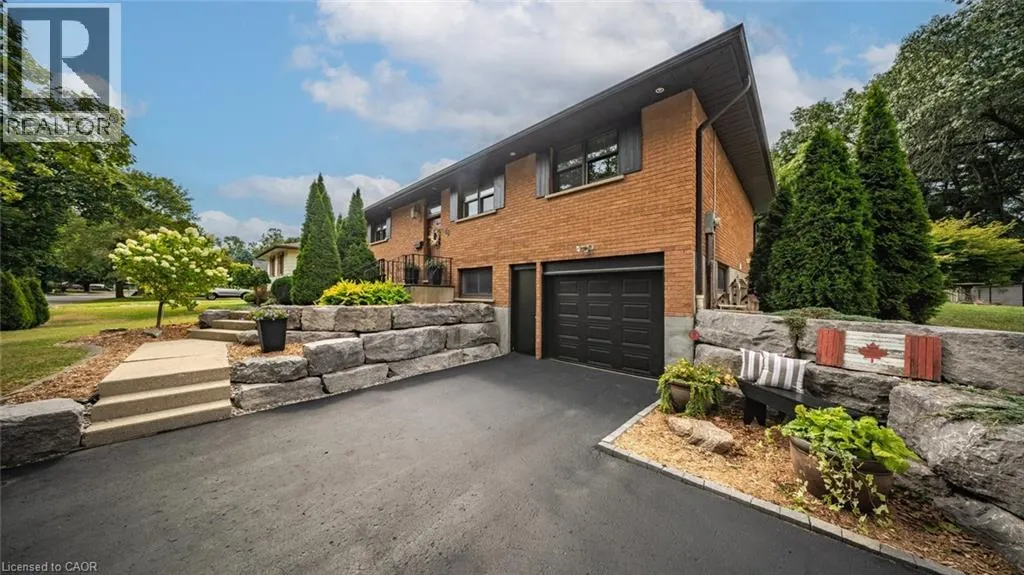 46 BERKLEY Crescent
