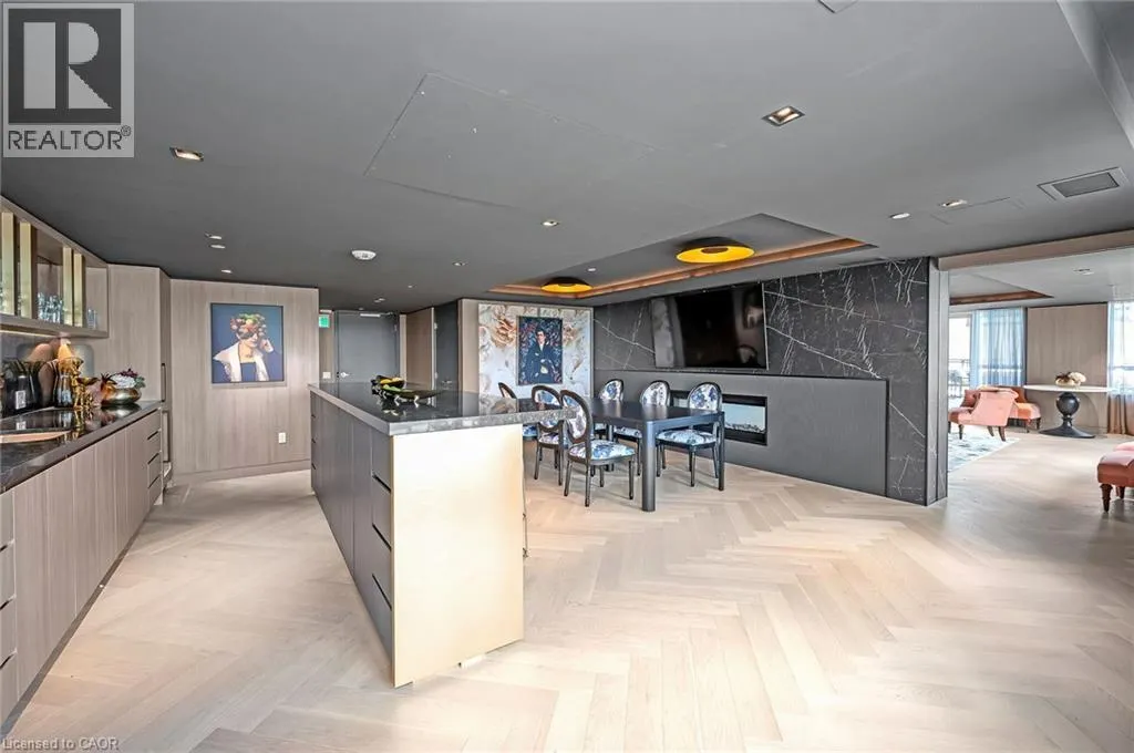 395 DUNDAS Street Unit# 718, #718