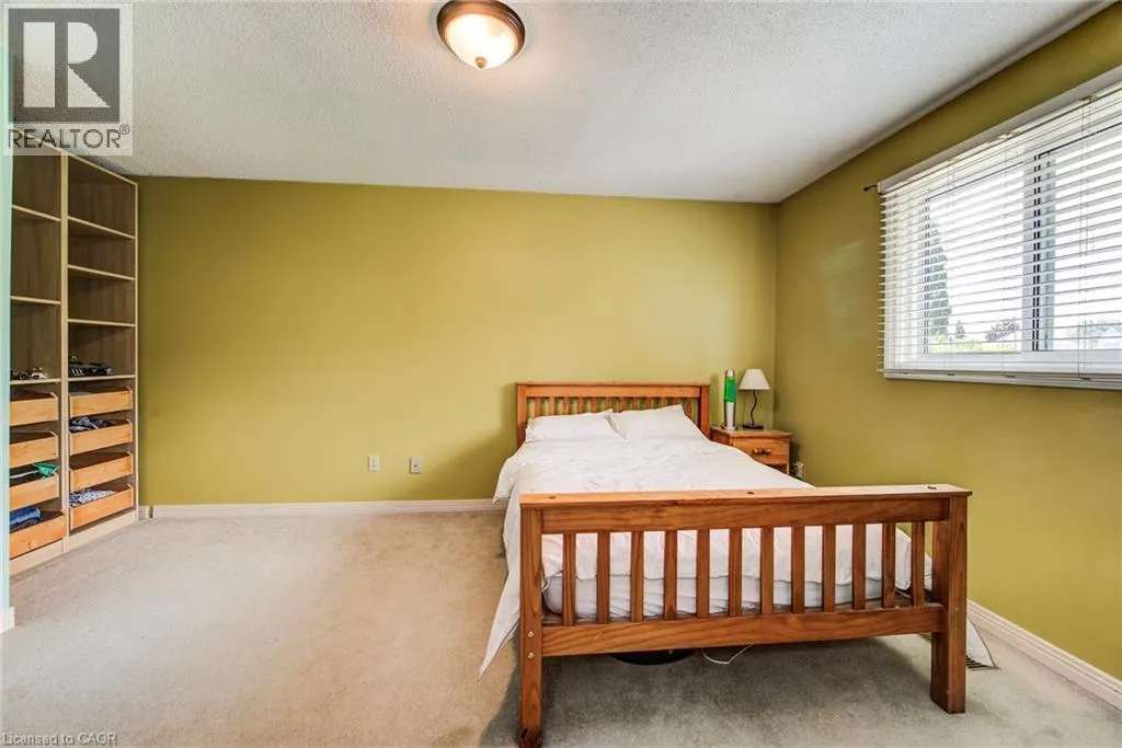 33 TINATAWA Court